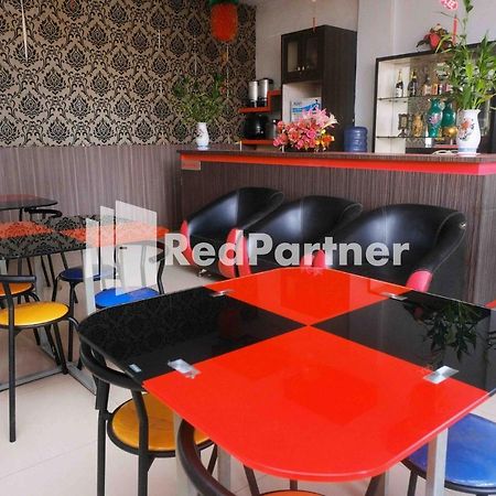 Hotel Permata Makassar Mitra Reddoorz Balangberu المظهر الخارجي الصورة
