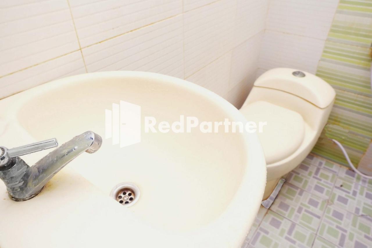 Hotel Permata Makassar Mitra Reddoorz Balangberu المظهر الخارجي الصورة